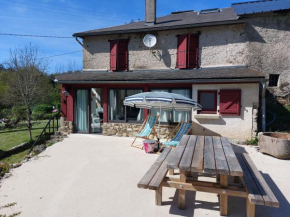 Maison campagne vue sur la forêt